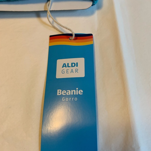 NWT Unisex Aldi Gear knit Pom Pom hat - Picture 3 of 4